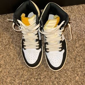 Air Jordan 1 Retro High OG Volt